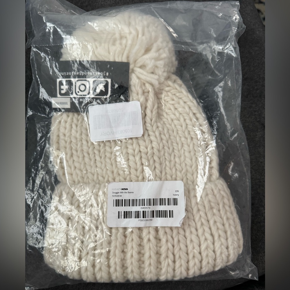 NWT Womens Beanie - unused still in packaging Fashion Nova Ivory color - Picture 2 of 4